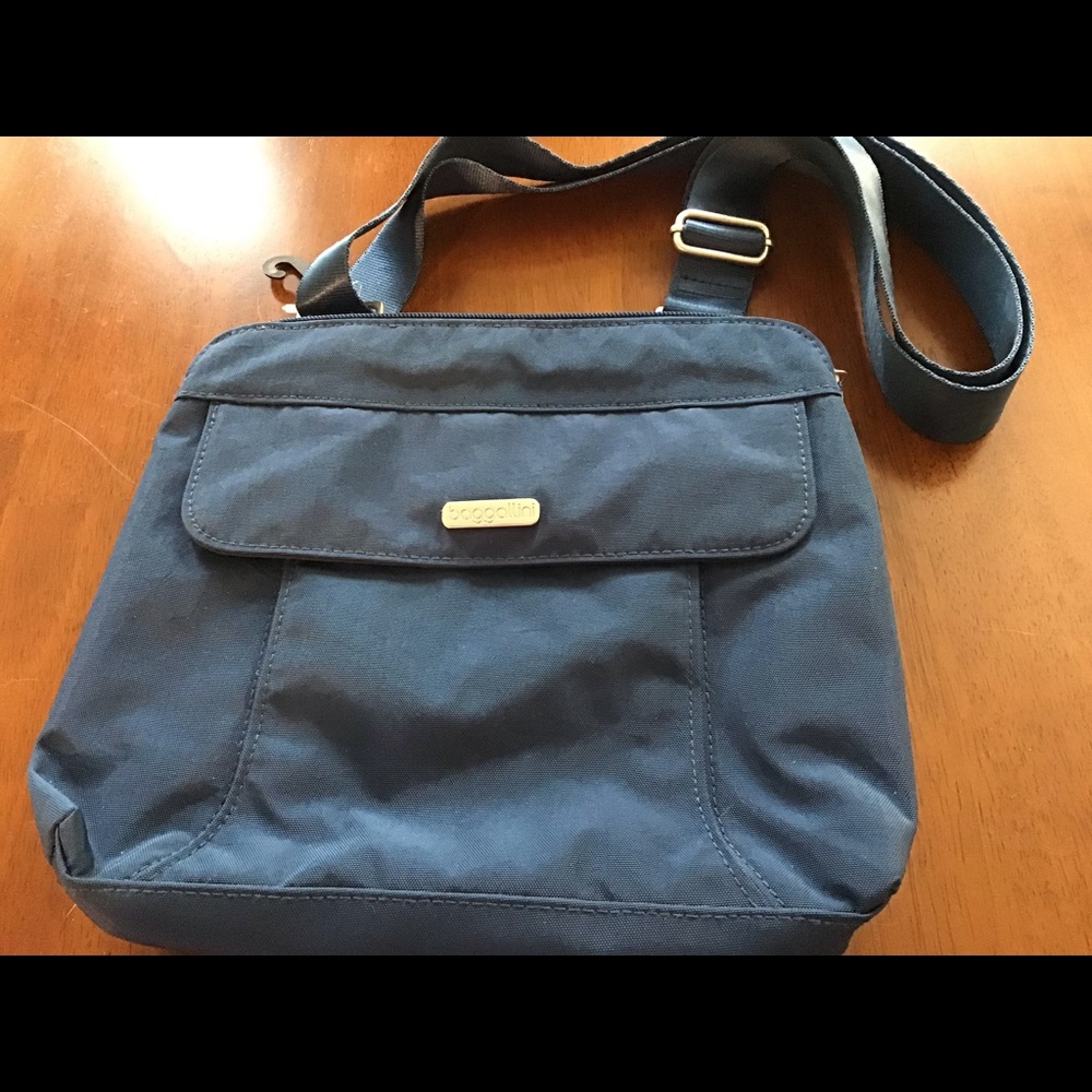 BAGALLINI HANDBAG.